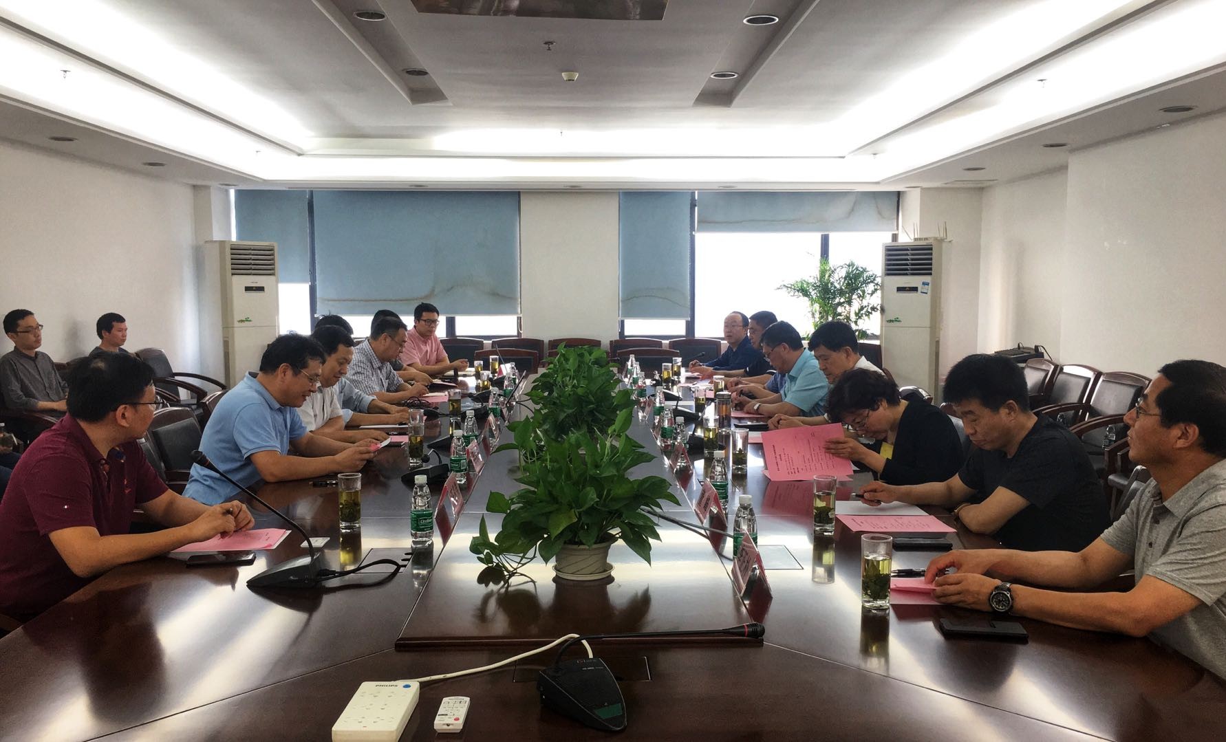 张家口市委常委、常务副市长郭英一行访问广州能源所